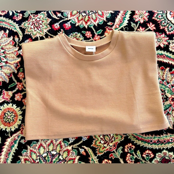 NWT aureum shoulder crop top, Never Used, Taupe, Large, Waffle Knit Padded Top - Picture 6 of 8